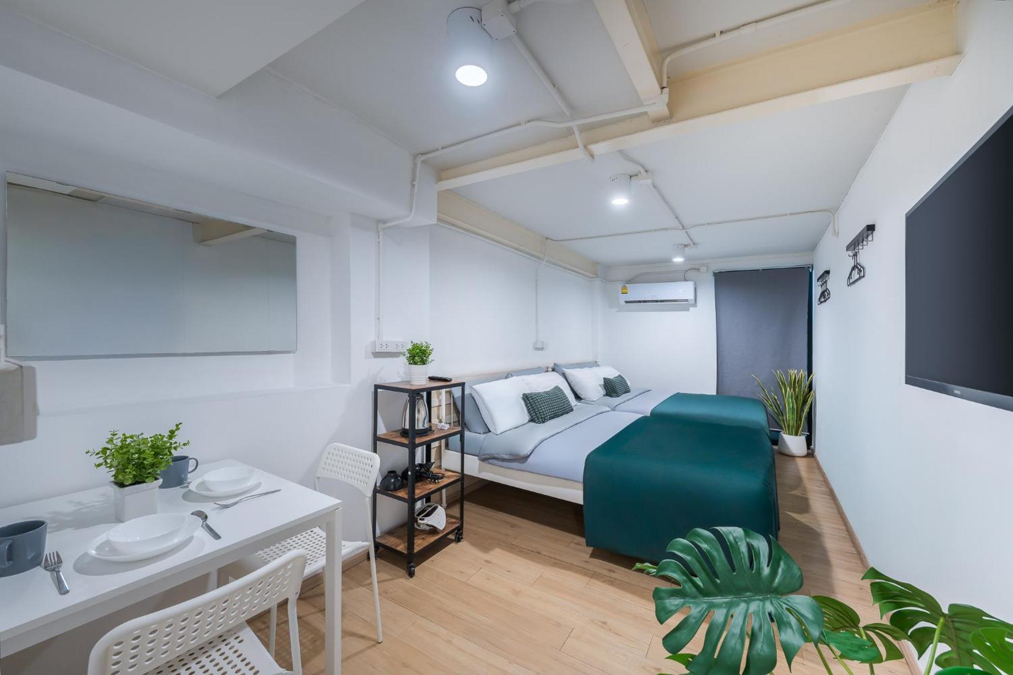 Platinum Deluxe Shopping Apartments Bangkok Esterno foto