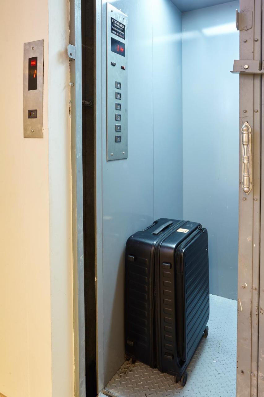 Platinum Deluxe Shopping Apartments Bangkok Esterno foto